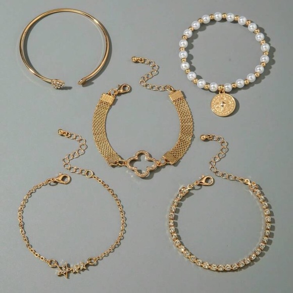Set of 5 Stable Golden Tone Bracelets Heart Clover Pearls New - Picture 4 of 5